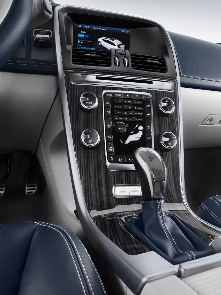 Детали интерьера Volvo XC60 Plug-in Hybrid Concept 2012 года  (фото 8 из 20)